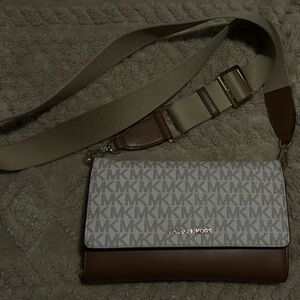 Michael Kors crossbody brand new condition